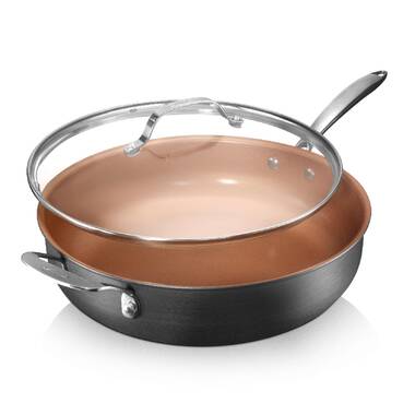 Large frying pan with glass clearance lid